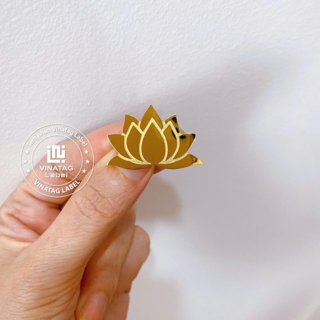 Huy hiệu đồng mạ vàng Vinatag