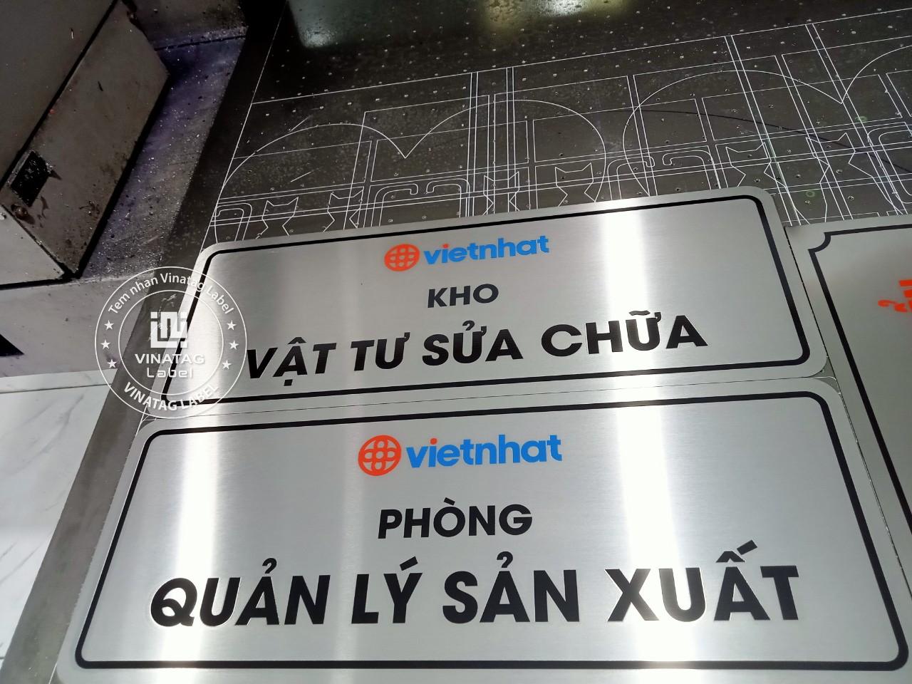 Tem nhãn kim loại kho vật tư sản xuất theo yêu cầu Vinatag